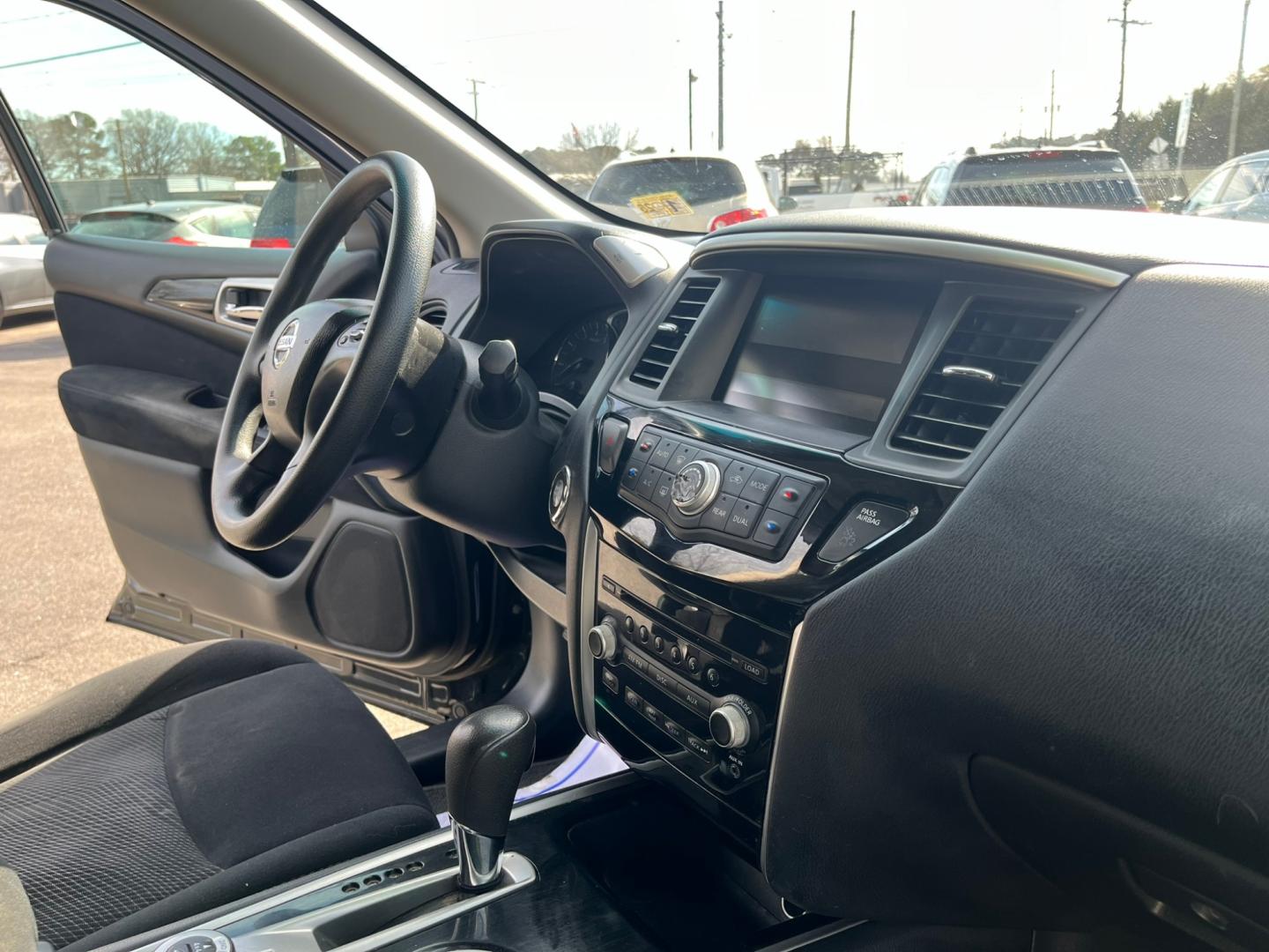 2016 Black Nissan Pathfinder SV (5N1AR2MM7GC) with an 3.5 V6 engine, Automatic transmission, located at 5700 Curlew Drive, Norfolk, VA, 23502, (757) 455-6330, 36.841885, -76.209412 - Photo#10